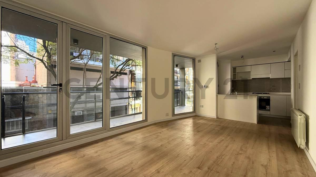 Venta | Departamento de 2 Dormitorios con patio y balcón al frente con parrillero | Martín, Rosario — foto 1