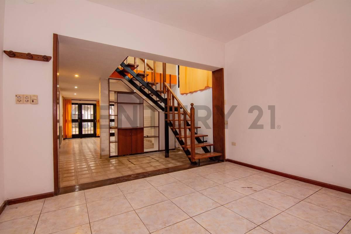Venta | Casa de 4 Dormitorios con cochera, patio y terraza | Barrio Parque, Rosario — foto 1