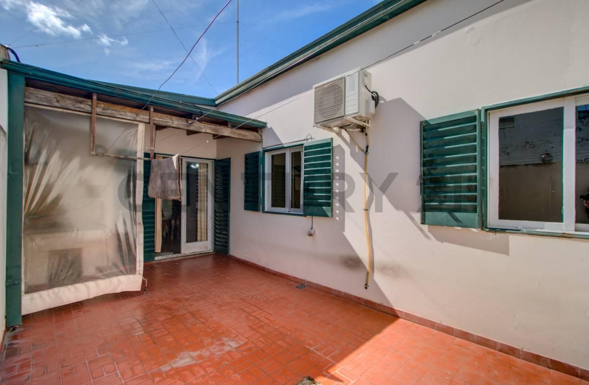 PH dos dormitorios con patio en venta en La Plata — foto 1