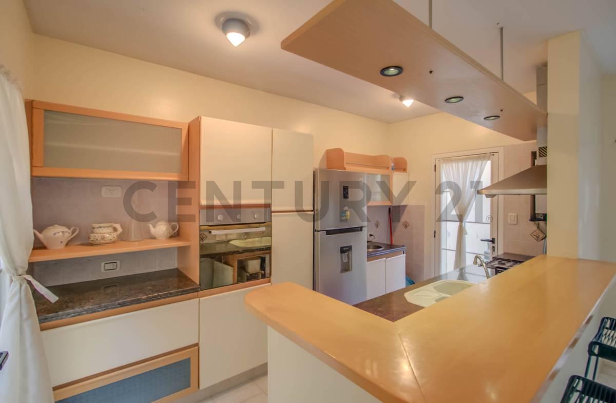 Casas en venta - 4 dormitorios en La Plata – Calle 56 entre 5 y 6 — foto 1