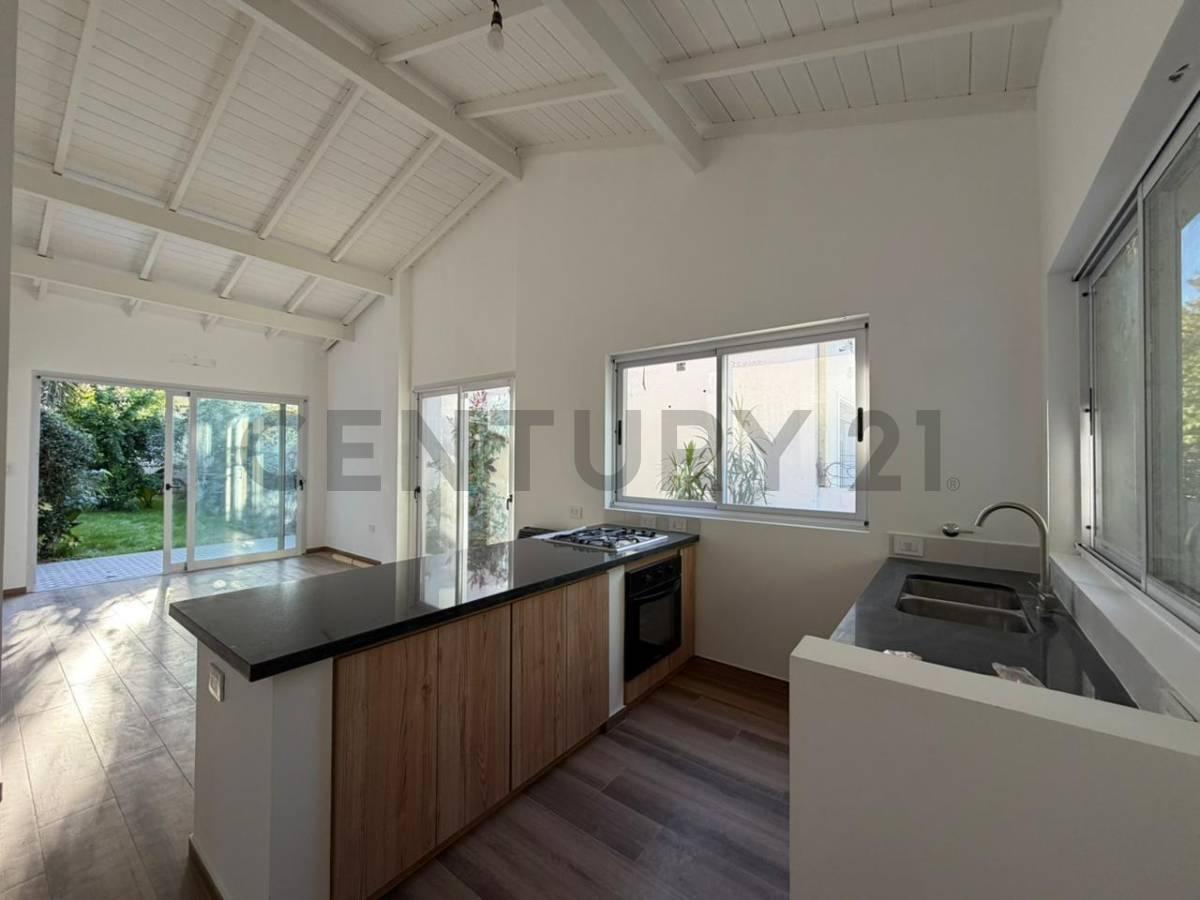 CASA EN VENTA GONNET UNA PLANTA. ENTRE CAMINOS — foto 1
