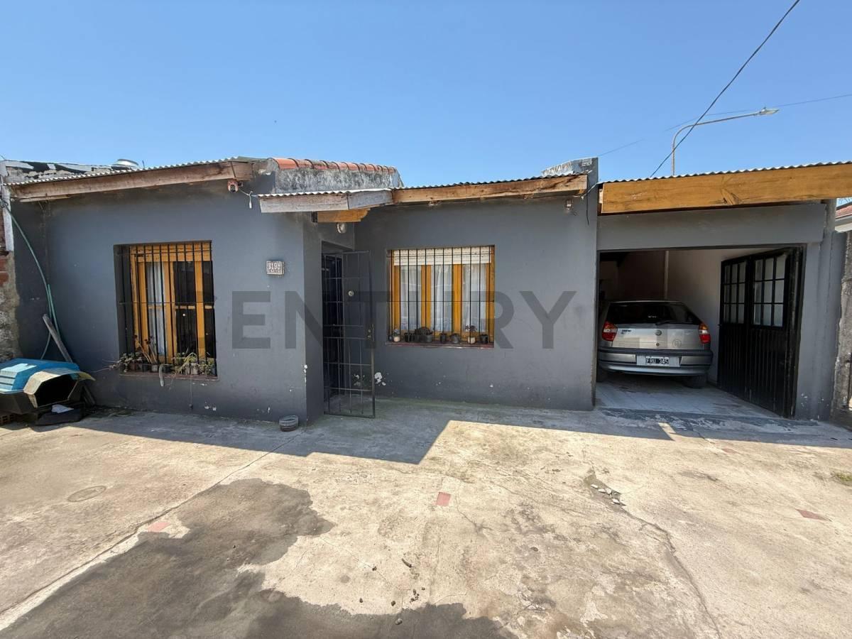Casa en venta 2 dormitorios, garage, jardin en Villa Elvira — foto 1