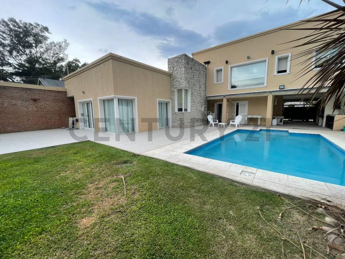 Casa en Venta de 3 dormitorios en Villa Elisa — foto 1