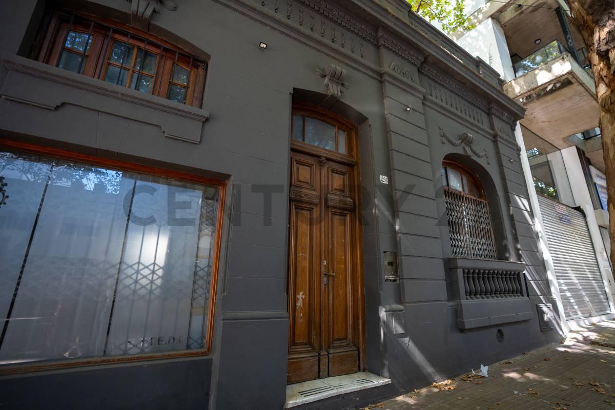 CASA EN ALQUILER en el casco de La Plata — foto 1