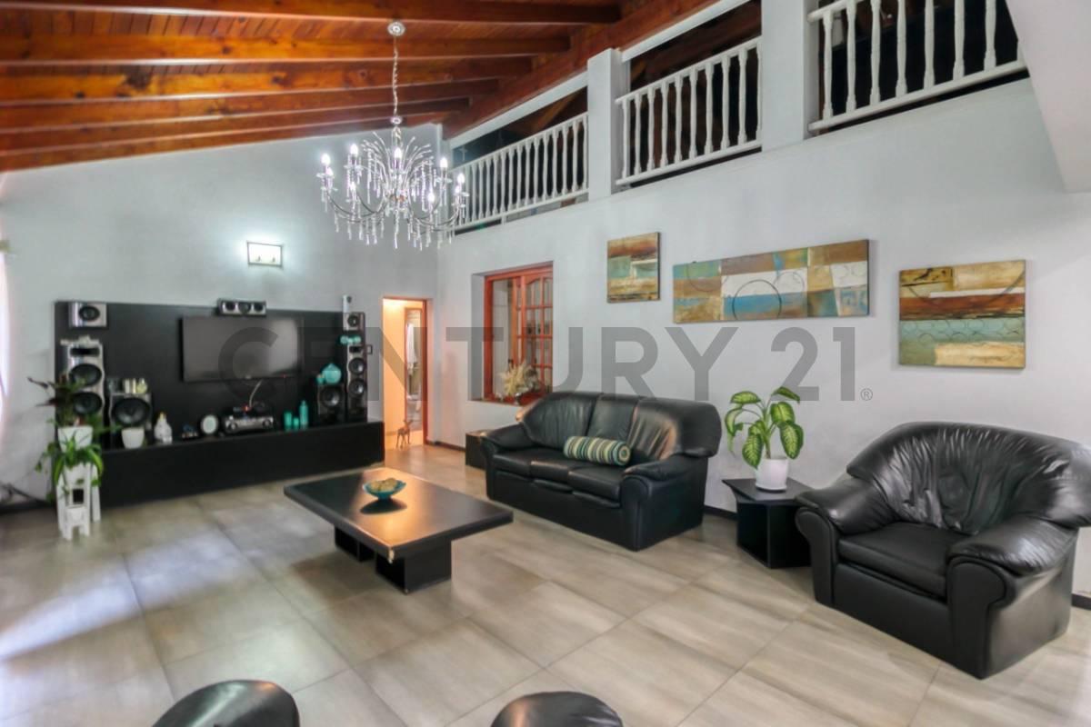 Casas en venta en Villa Elisa, 4 dormitorios con pileta — foto 1