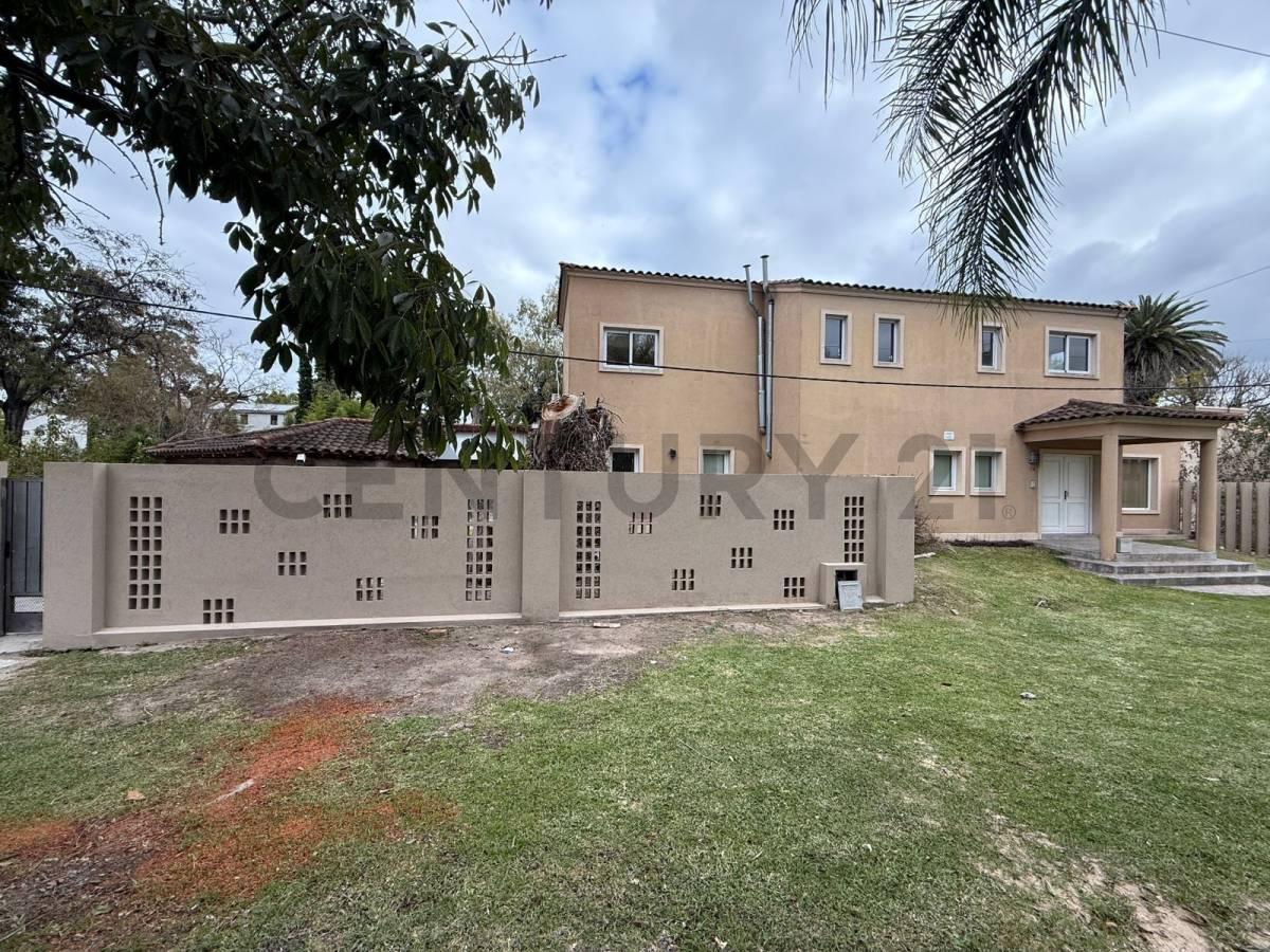 Casa en venta 4 dormitorios con pileta y parque City Bell — foto 1