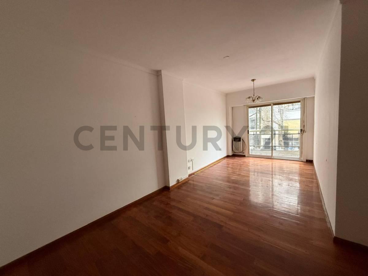 Departamento 2 dormitorios al frente con cochera — foto 1
