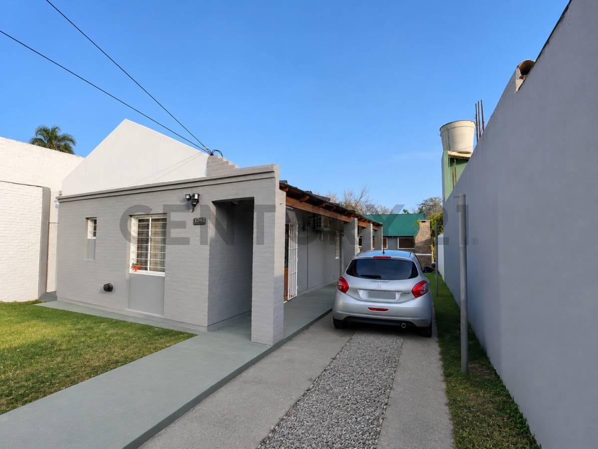 Casas en venta en City Bell, 2 dormitorios con pileta y quincho — foto 1