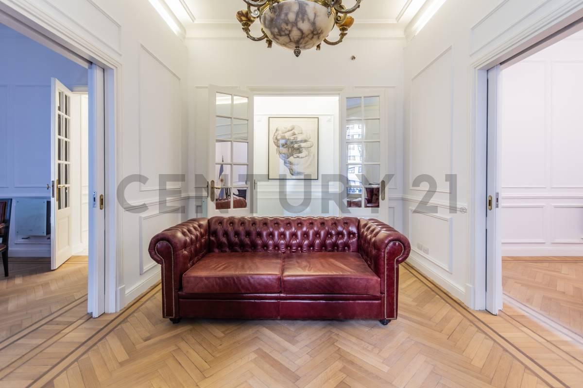 Venta Piso de Estilo Refaccionado a Nuevo Esmeralda y Libertador Retiro — foto 1