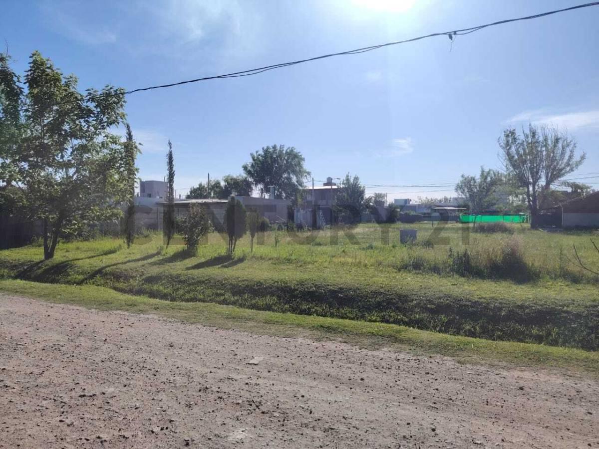 LOTE EN TDS 2 LINDERO A PUERTO ROLDAN — foto 1