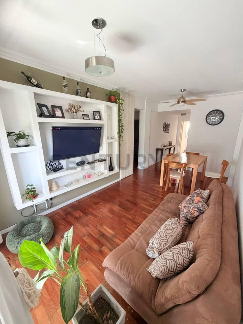 Departamento de 2 dormitorio + comodin, con cocina separada y un gran balcon. — foto 1