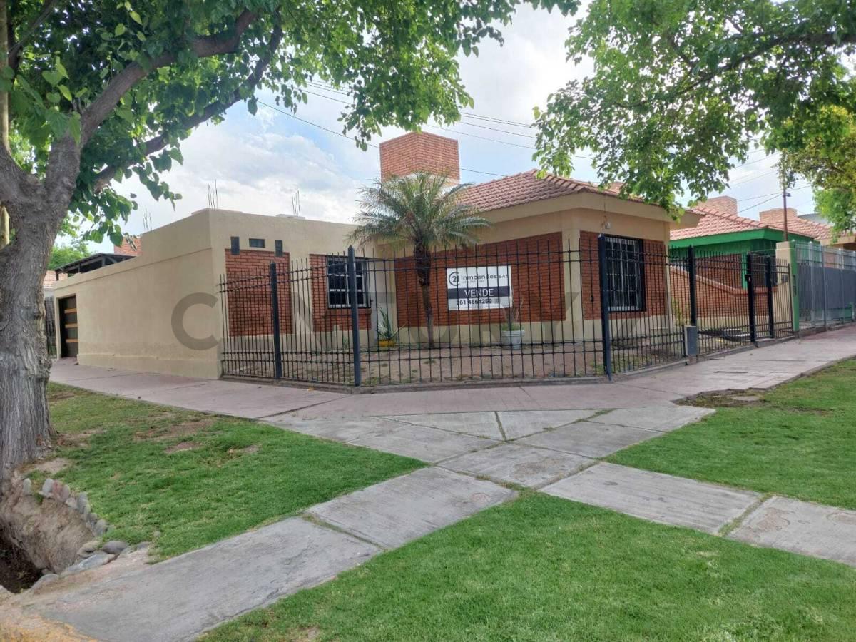 Casa 3 dormitorios, 2 baños, cochera. — foto 1