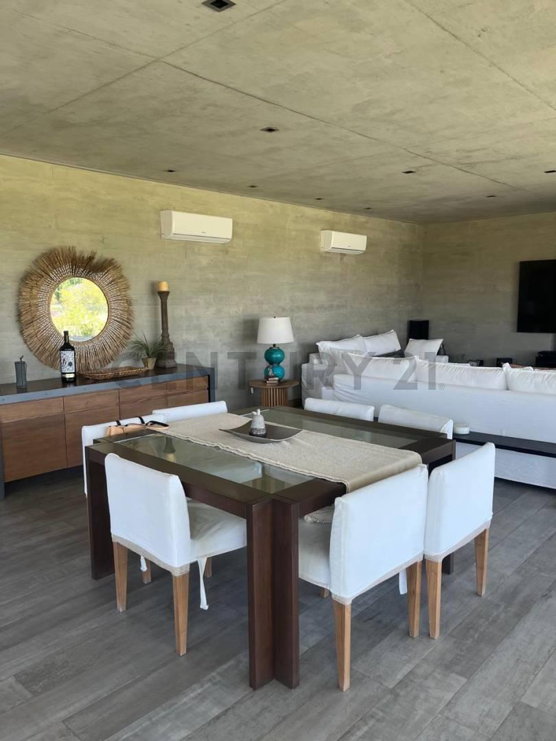 CASA EN VENTA EN EXCLUSIVO BARRIO LA VACHERIE — foto 1