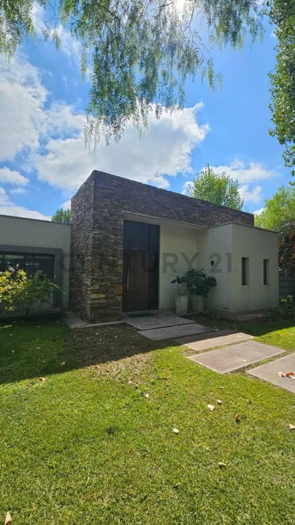 CASA EN VENTA BARRIO PRIVADO TERRUÑOS DE ARAOZ 1 — foto 1