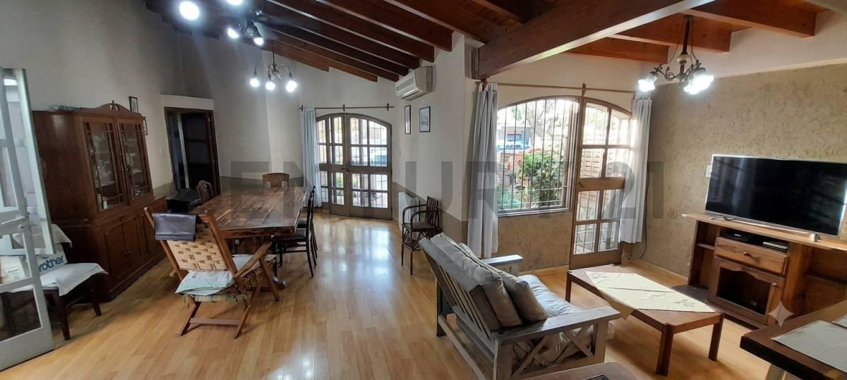 Casa 4 dormitorios, 2 baños, cochera — foto 1