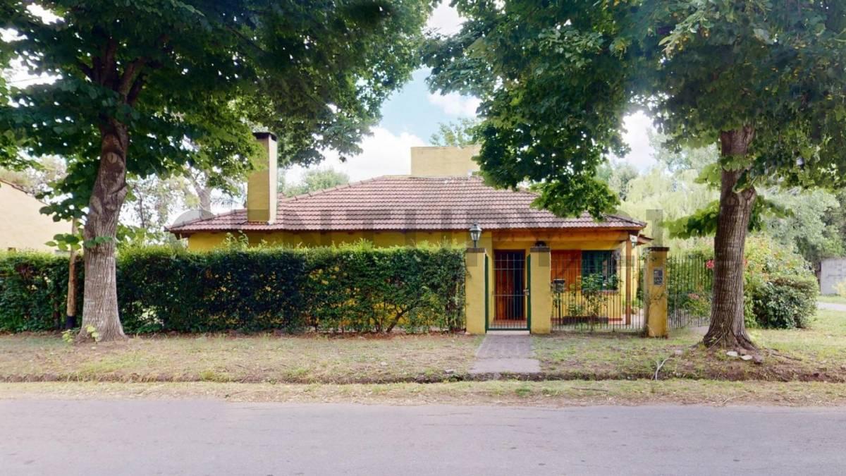 169 y 43 - CASA A LA VENTA DE 3 DORMITORIOS PARQUE Y PILETA — foto 1