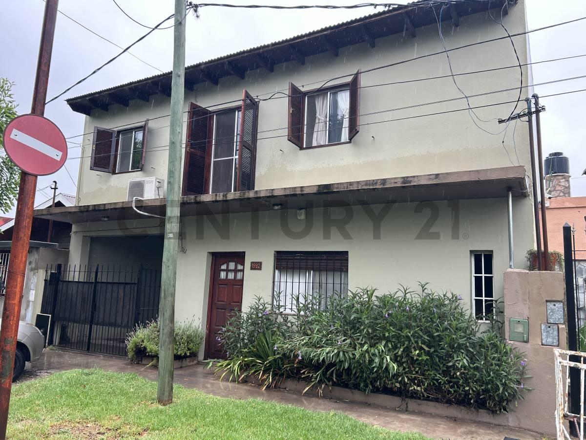CASA EN VENTA 4 DORMITORIOS 46 Y 135 — foto 1