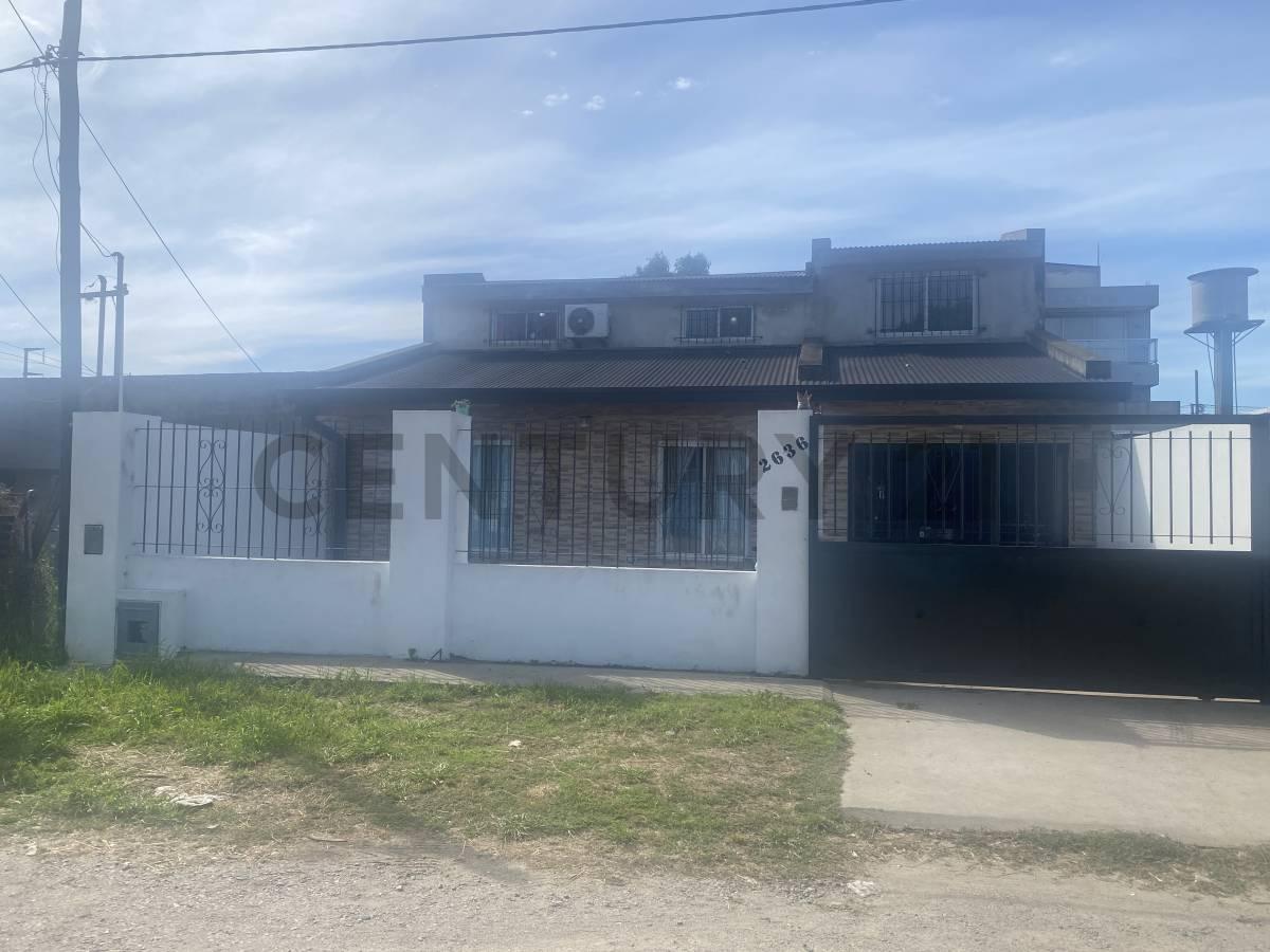 VENTA. CASA 32 BIS Y 147. 4 DORMITORIOS, QUINCHO Y PATIO — foto 1