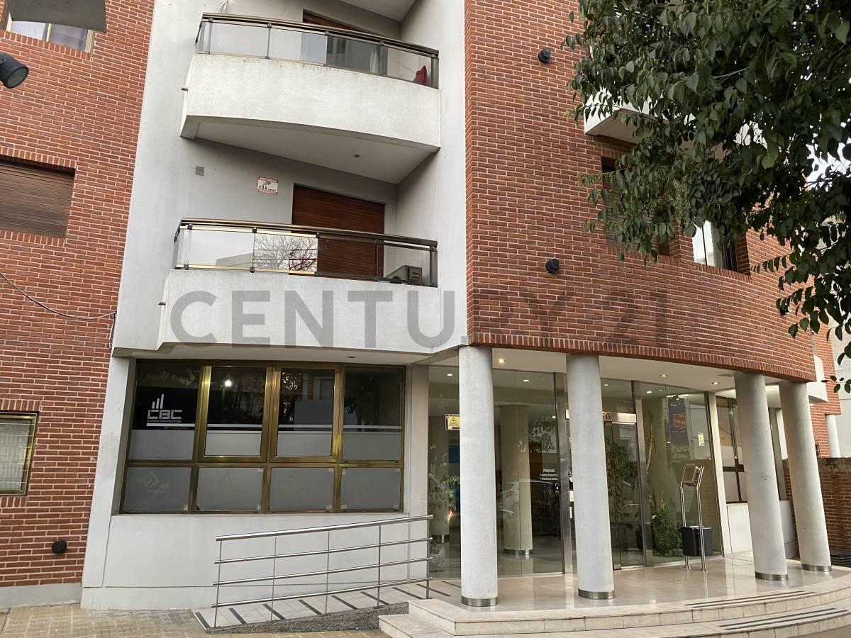 4 Y 46 - OFICINA CON BAÑO COMPLETO — foto 1