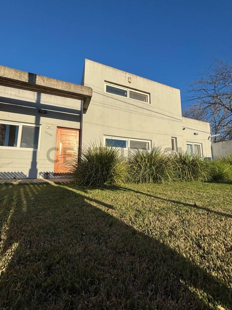 CASA EN VENTA ECHEVRRY DOS DORMITORIOS LOTE DE 945 METROS — foto 1