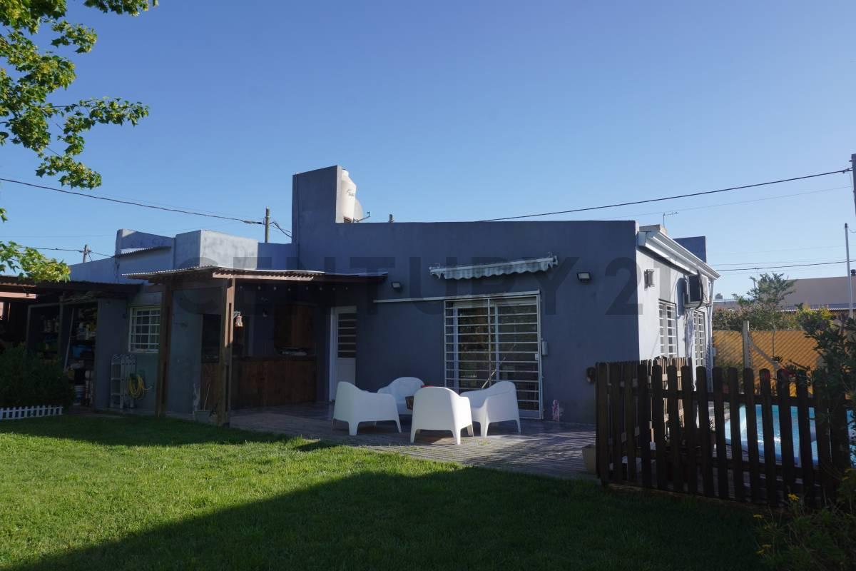 15 esq. 647 Bis Casa en venta P. Sicard . Dos dormitotios, parque y pileta — foto 1