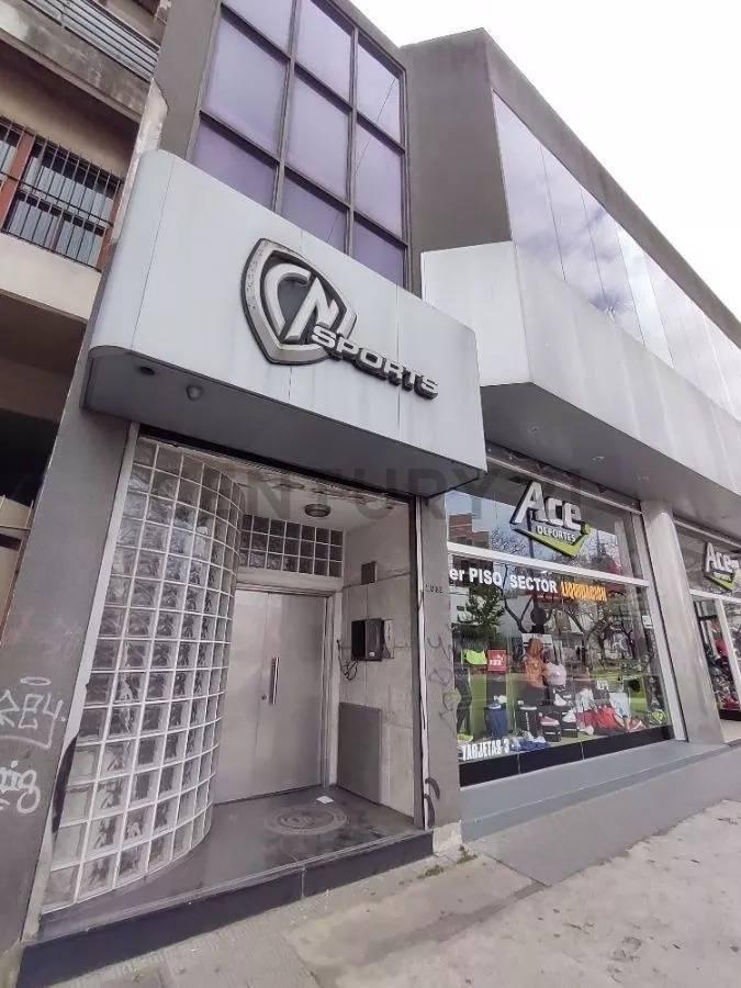 Excelente local Comercial ubicado en Diag. 73 y 48 — foto 1