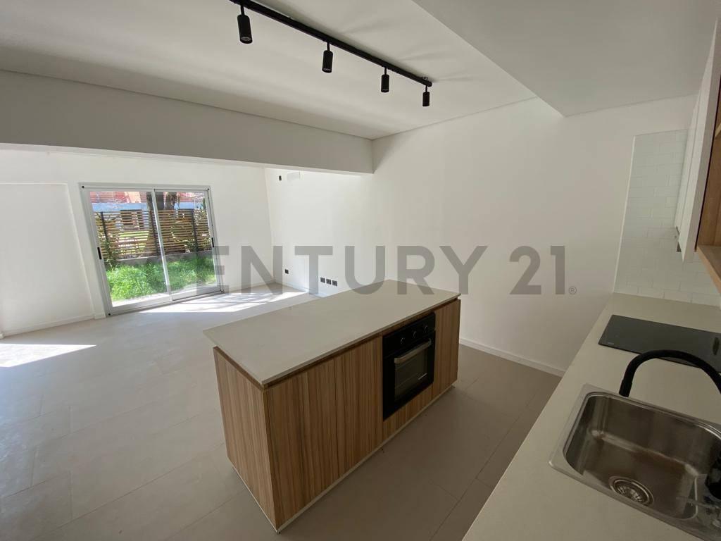 Venta Casa / duplex 3 amb con cochera en Benavidez Village en complejo con amenities y mucho verde — foto 1