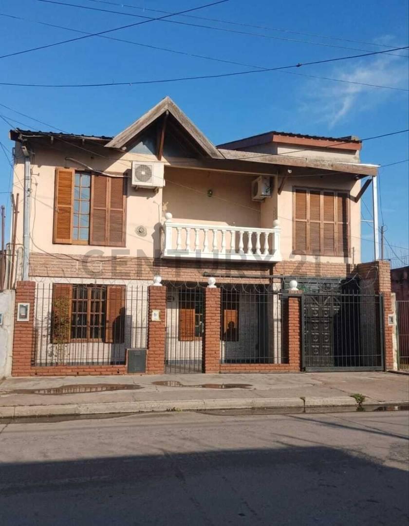 VENTA Residencia de 5 Dormitorios con Pileta Climatizada, Quincho y Gran Altillo. — foto 1