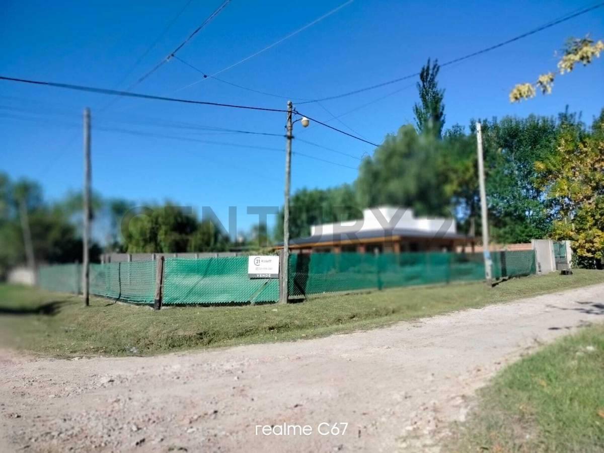 Casa con parque en venta. 2 dormitorios. Brandsen. — foto 1