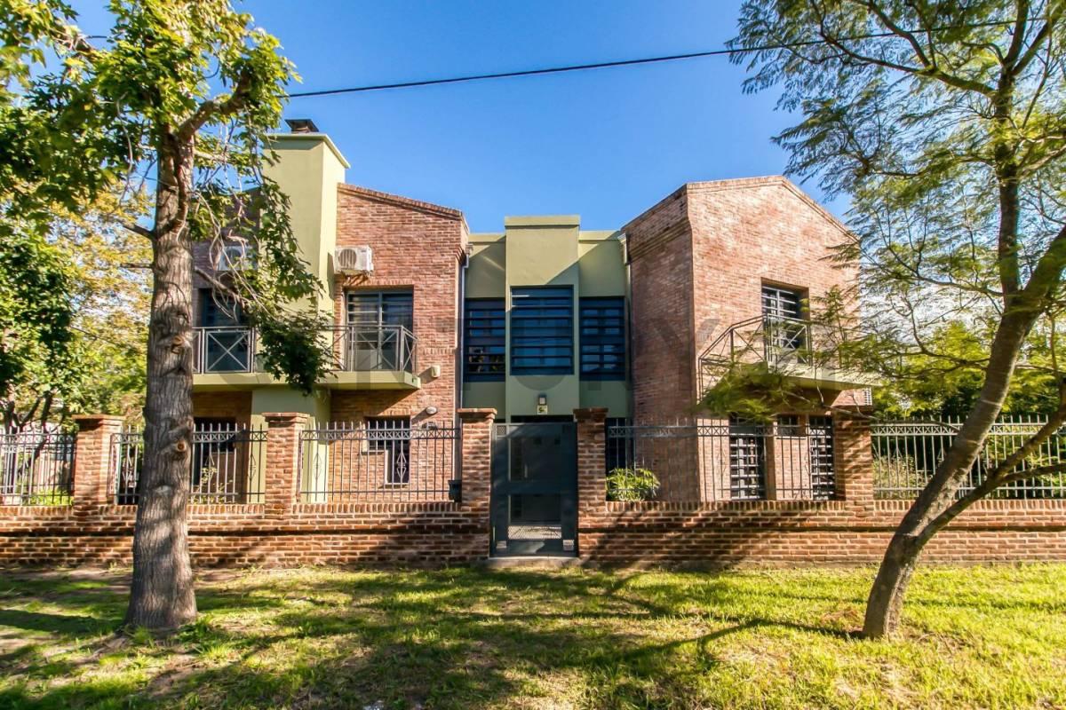 Casa en venta City Bell entre caminos — foto 1