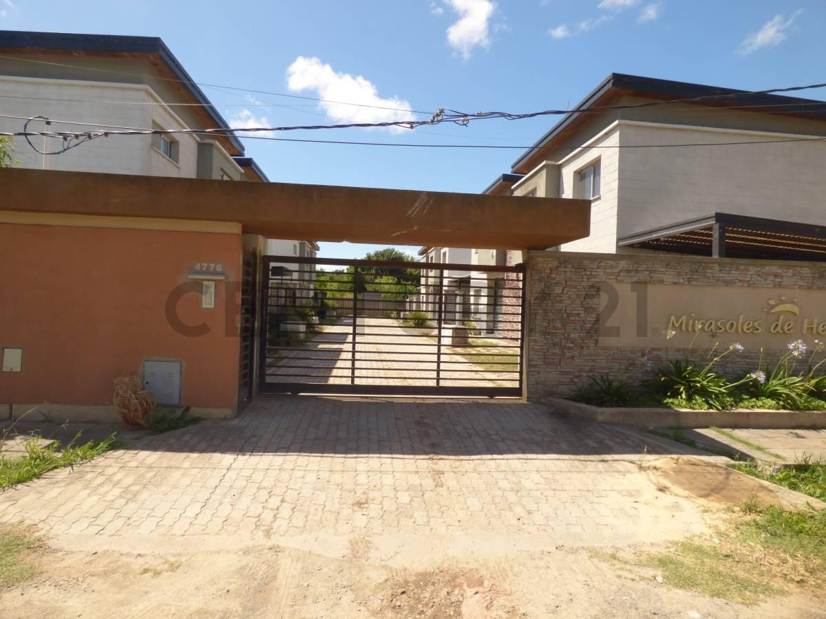 513 entre 142 y 143 Hermoso Dúplex de 2 dormitorios en Venta en Barrio Semi Cerrado . — foto 1