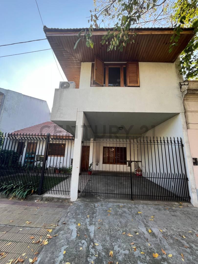 Av. 38 entre 23 y 24. Casa de 4 dormitorio con cochera LA PLATA. — foto 1