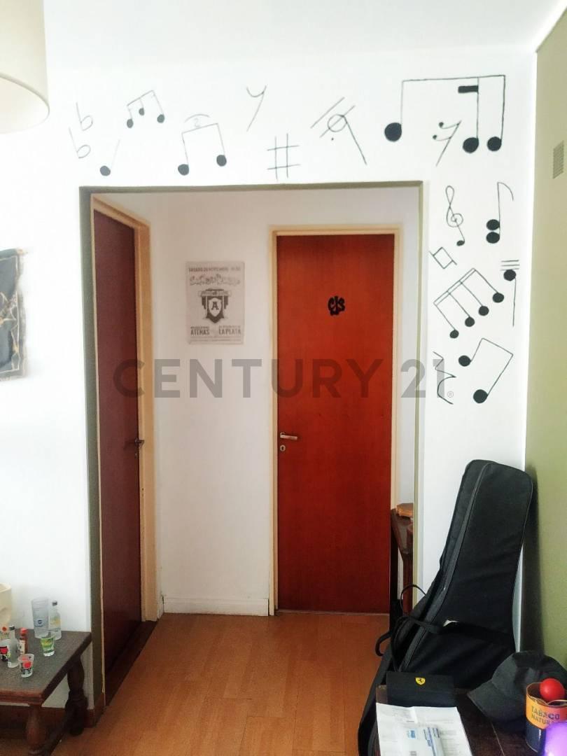Departamento en venta – 1 dormitorio con cochera y baulera Ubicado en Calle 55 entre 4 y 5, en un 4 — foto 1