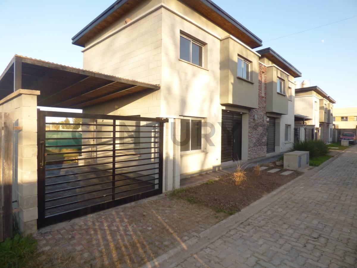 513 entre 142 y 143 Dúplex Casa en Complejo Cerrado en venta. FINANCIACION!! — foto 1