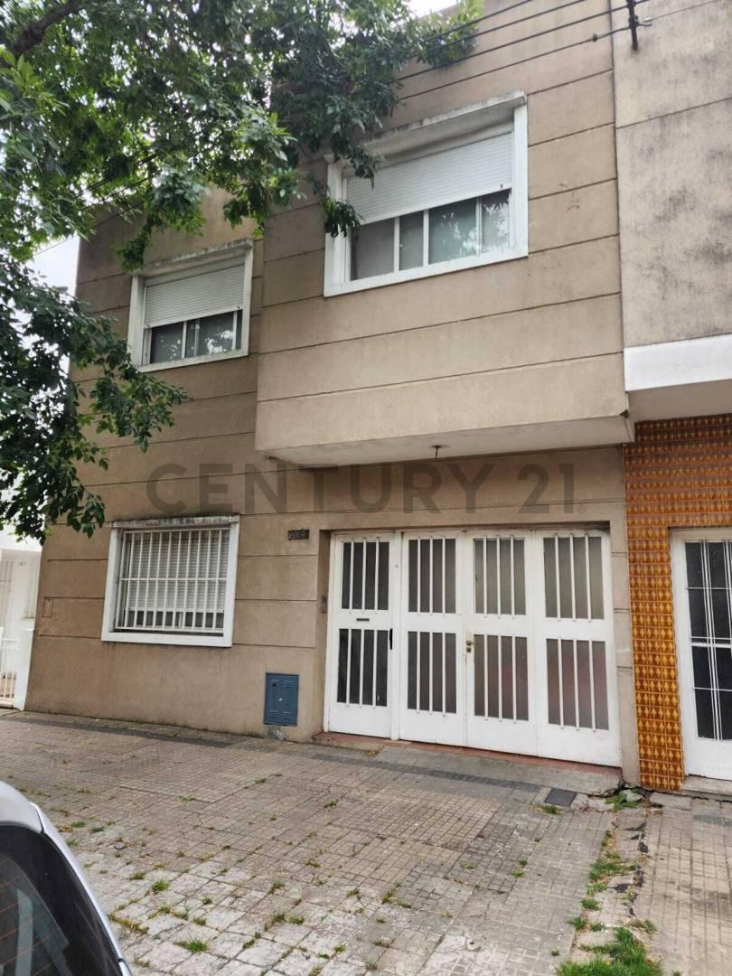 57 entre 27 y 28. Casa en venta. La Plata — foto 1