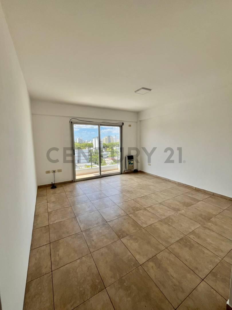 Venta Departamento. Un Dormitorio mas escritorio (2do dormitorio) y Cochera cubierta. Calle 11 62 y — foto 1
