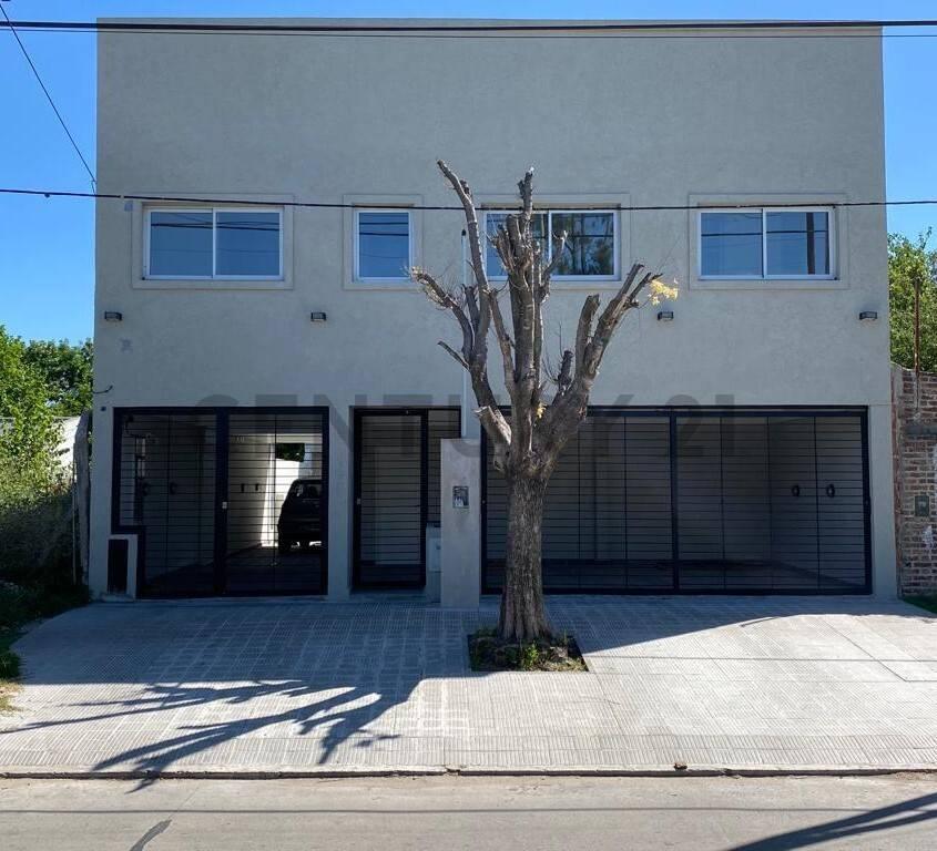 143 entre 63 y 64 - Los Hornos, Dúplex de 2 dormitorios en venta — foto 1