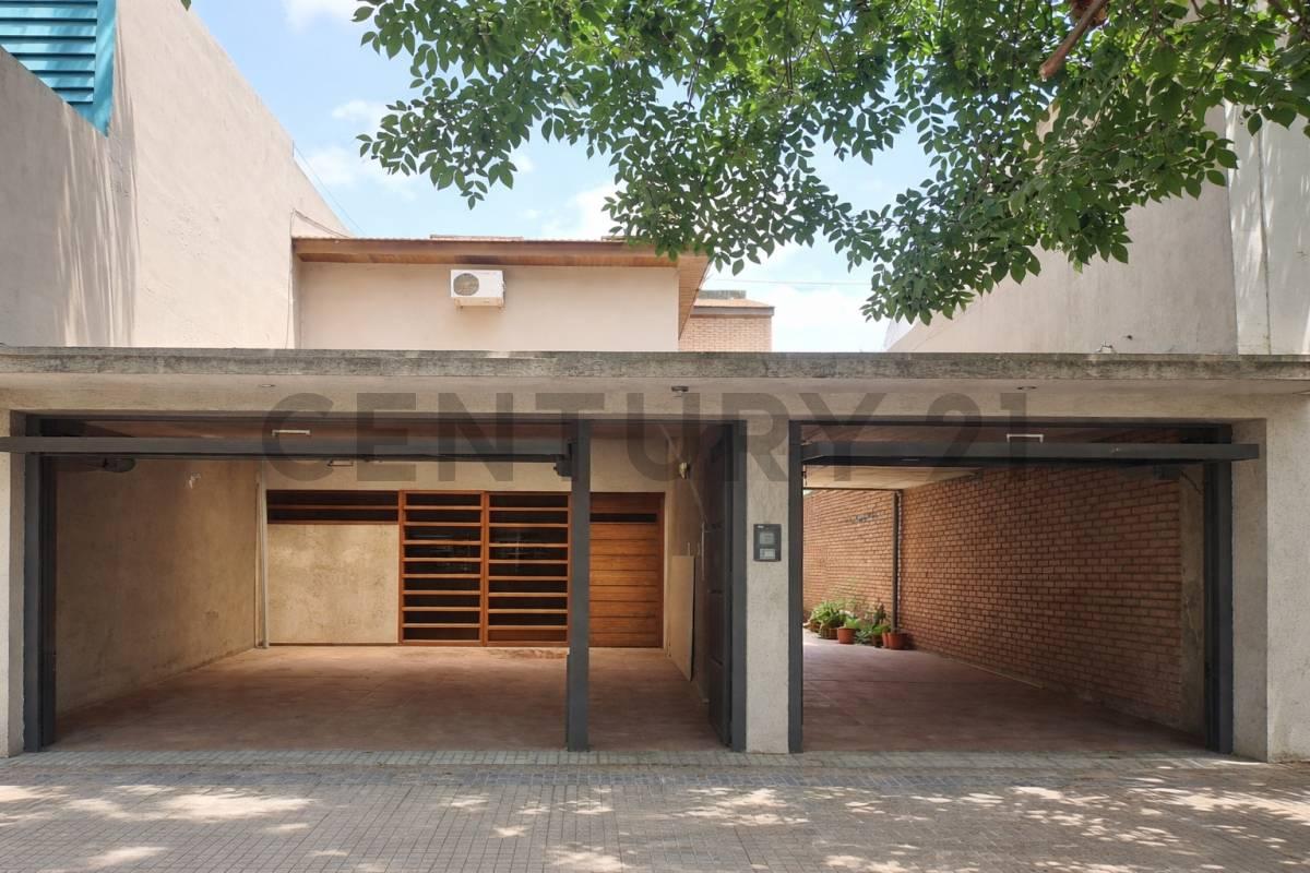 3 entre 38 y 39. Casa en Venta de 4 dormitorios La Plata — foto 1