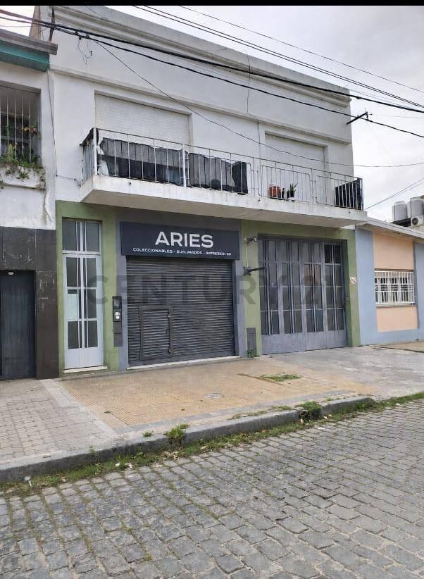 10 ENTRE LISBOA Y MONTEVIDEO BERISSO, 2 CASAS EN BLOQUE EN VENTA . — foto 1