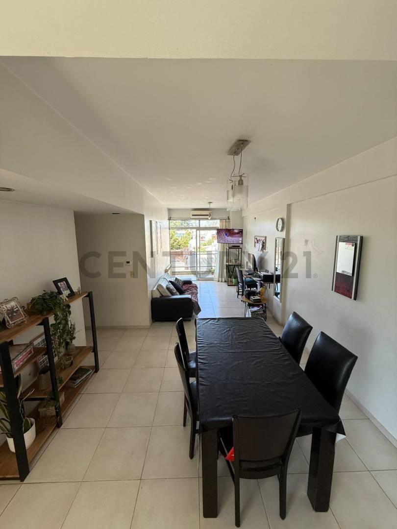 38 entre 20 y 21. Departamento en venta tres dormitorios — foto 1