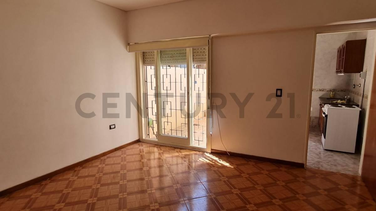 VENTA CON RENTA PH 2 AMBIENTES CON PATIO Y TERRAZA, Moron — foto 1
