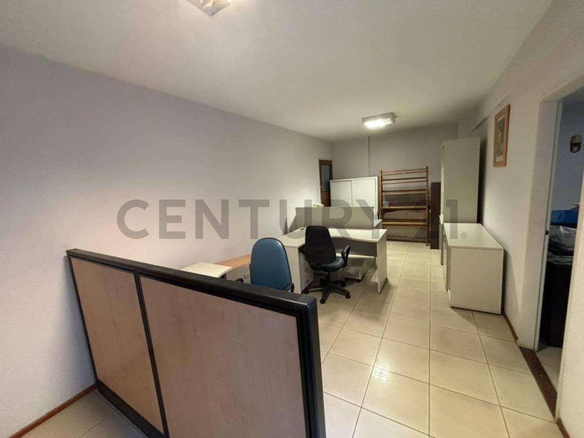 Oficina con Patio Exclusivo en San Nicolas – Ideal Profesional — foto 1