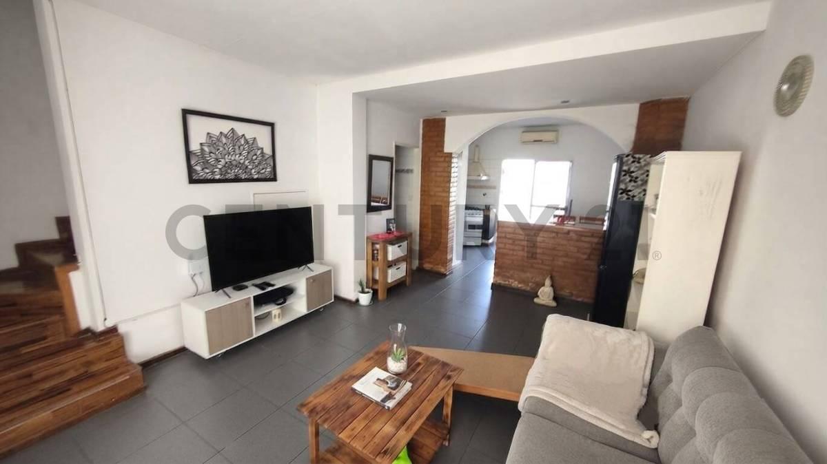 VENTA DUPLEX 3 AMBIENTES CON COCHERA Y PATIO — foto 1