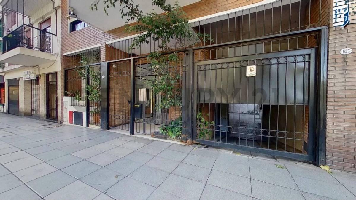Semipiso 4 ambientes contrafrente en Caballito con cochera fija — foto 1
