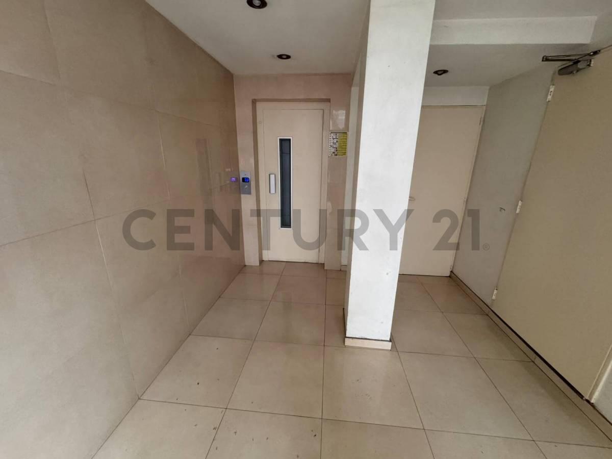 Venta 2 ambientes con balcón corrido - Piso 8 al frente en Villa Urquiza — foto 1