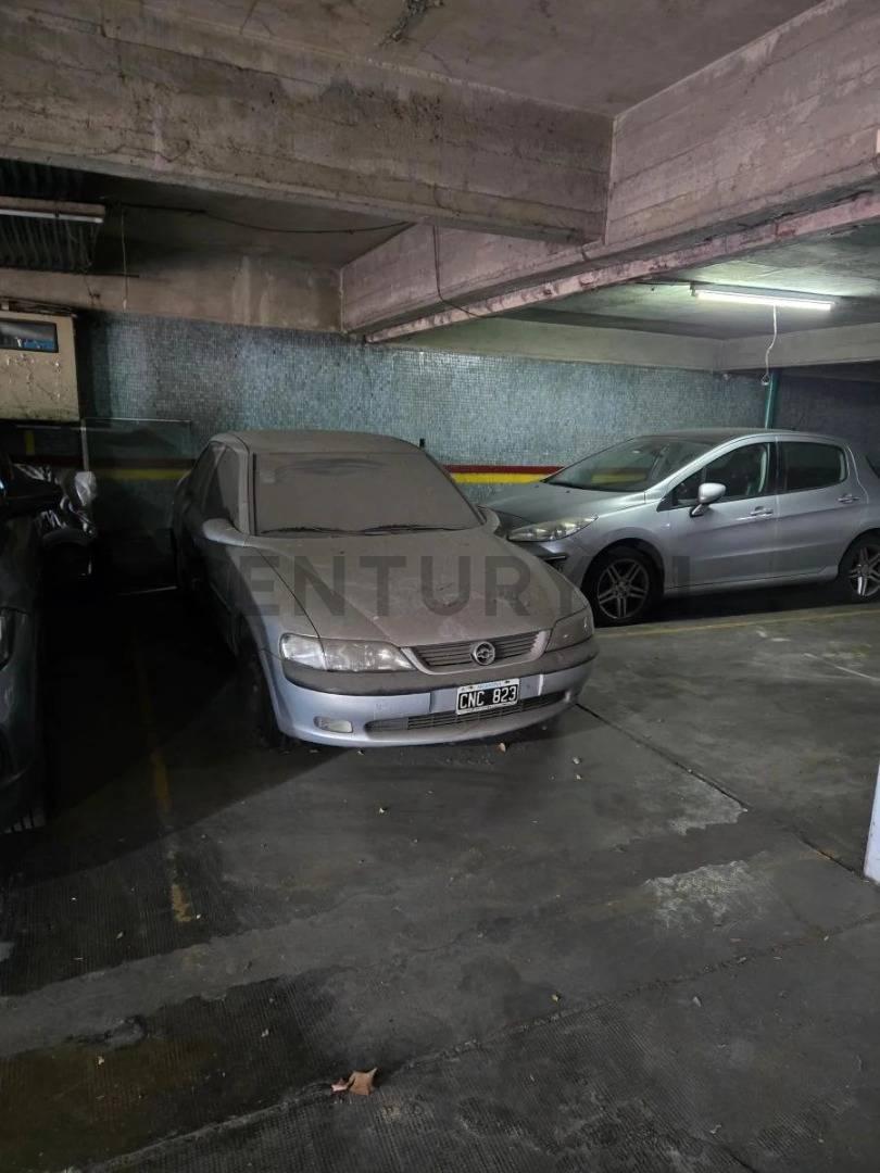 Excelente oportunidad cochera fija en venta en barrio Balvanera, Capital Federal. — foto 1