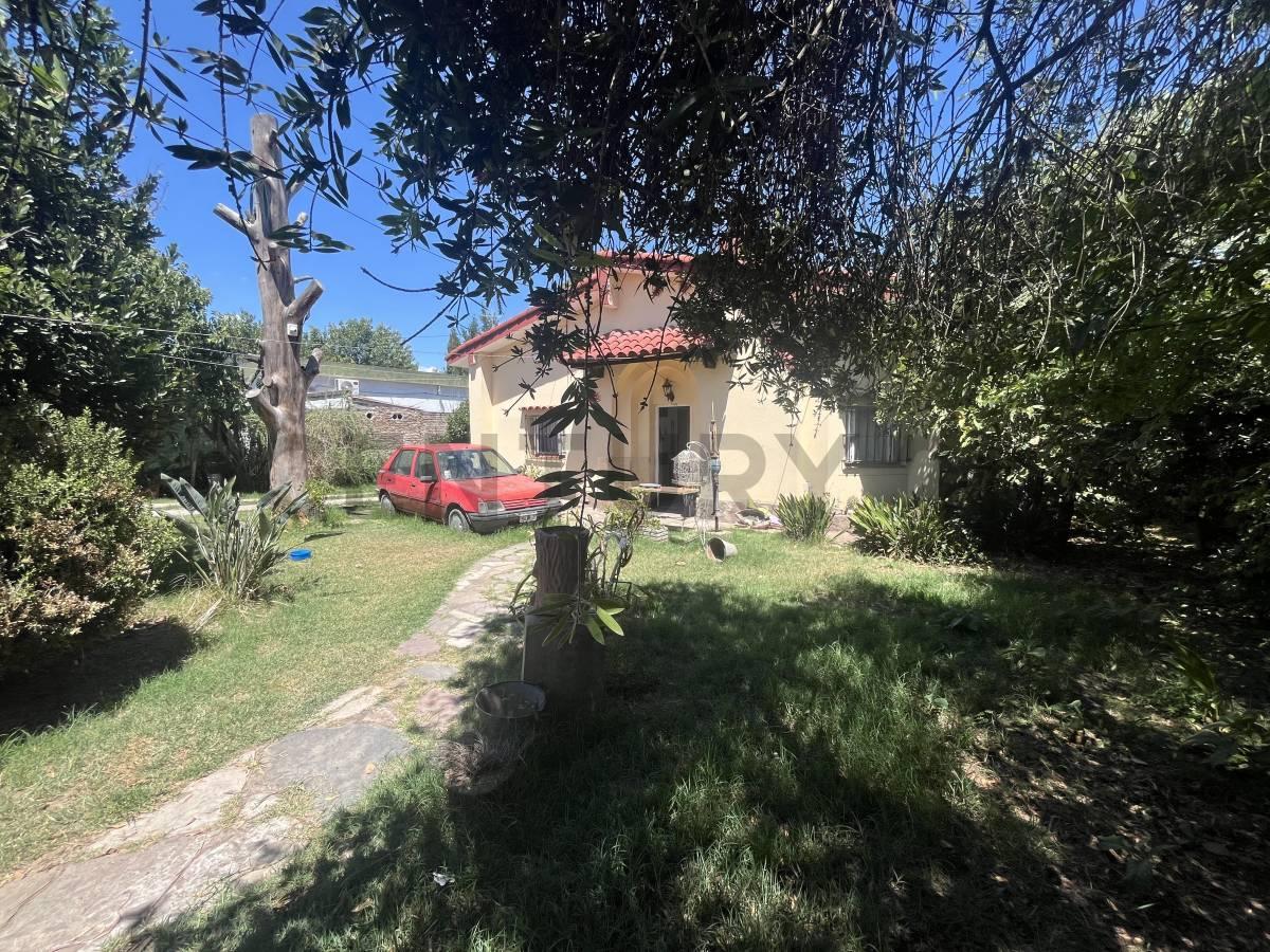 Luminosa casa en Moreno en terreno de 1000 mts con pileta y parrilla — foto 1