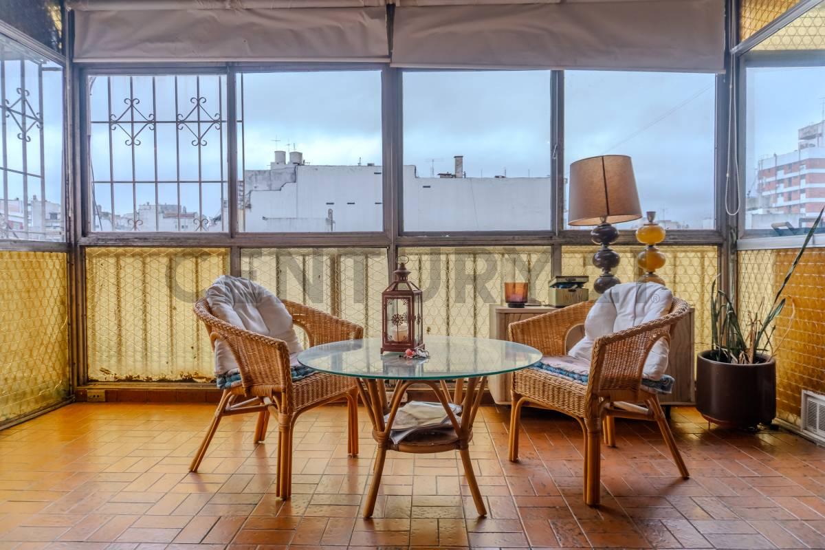 Exclusivo 3 amb al frente, con Terraza y Parrilla Propia en Excelente Ubicación — foto 1