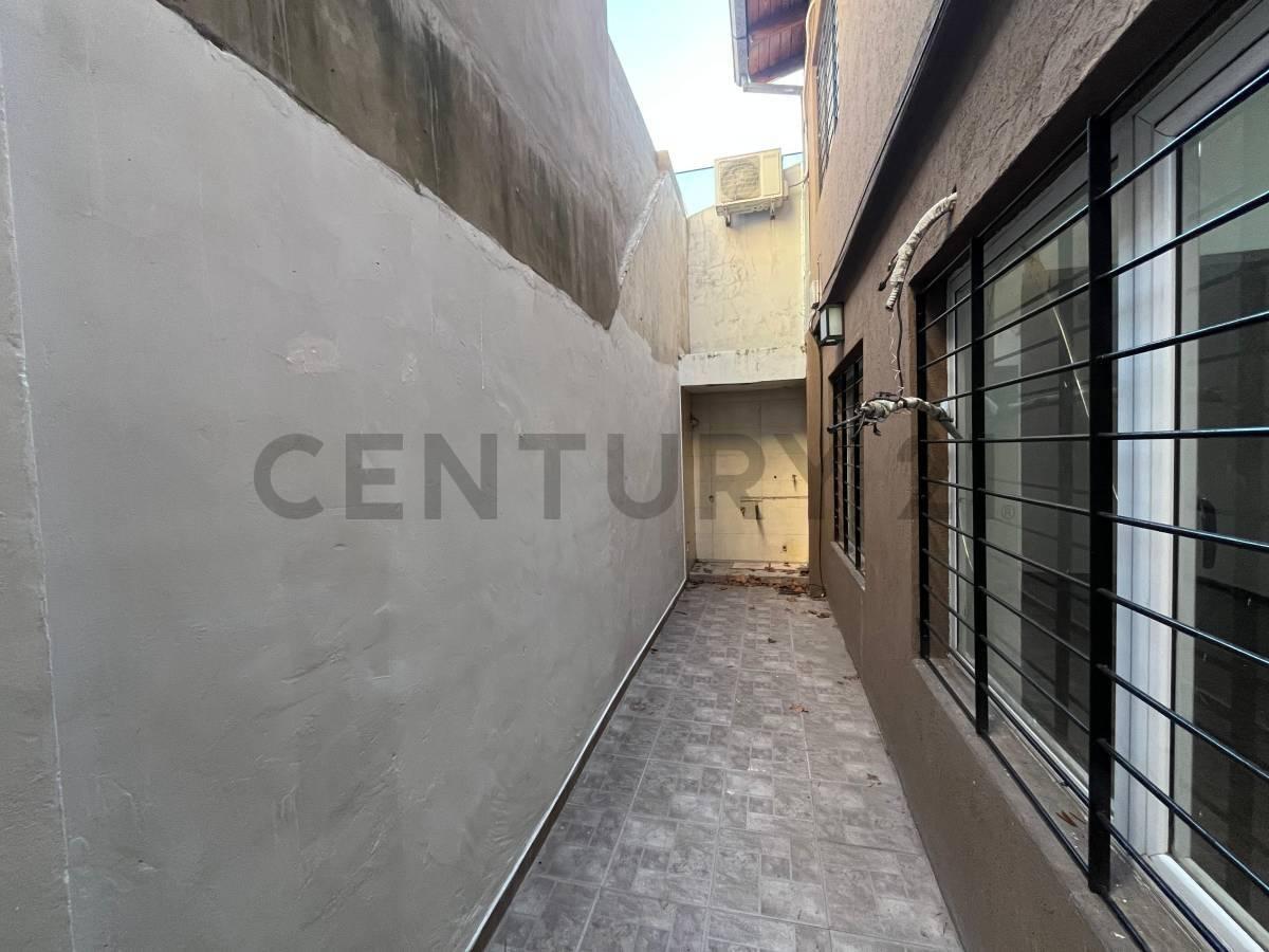 Excelente PH en Venta 4 Ambientes, Ubicado en Villa Real Tipo Casa, 2 Plantas. (Contra Frente) — foto 1