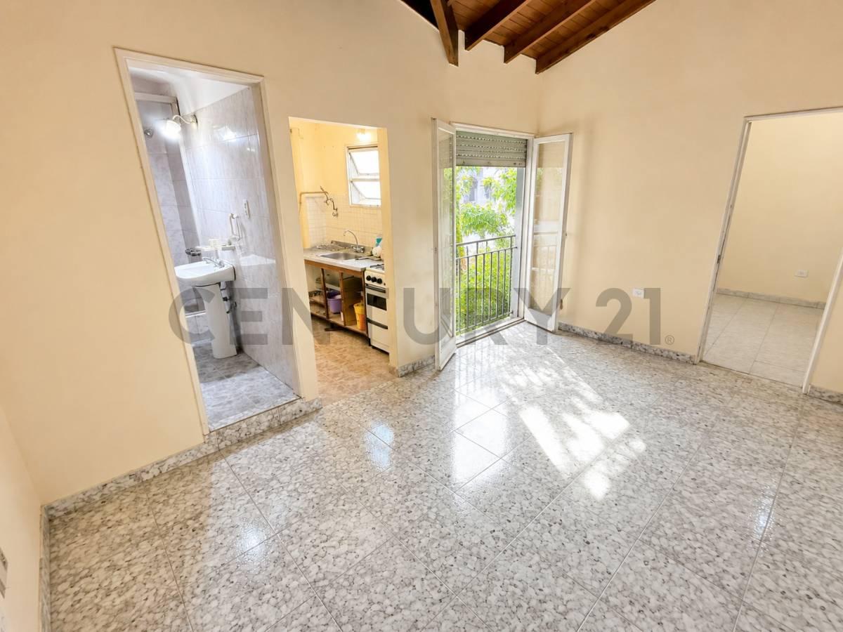 DEPARTAMENTO 2 AMBIENTES EN LINIERS CON BALCÓN FRANCÉS — foto 1